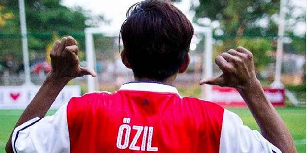 Ozil Tersentuh Kisah Dhani Fansnya Dari Jakarta Utara